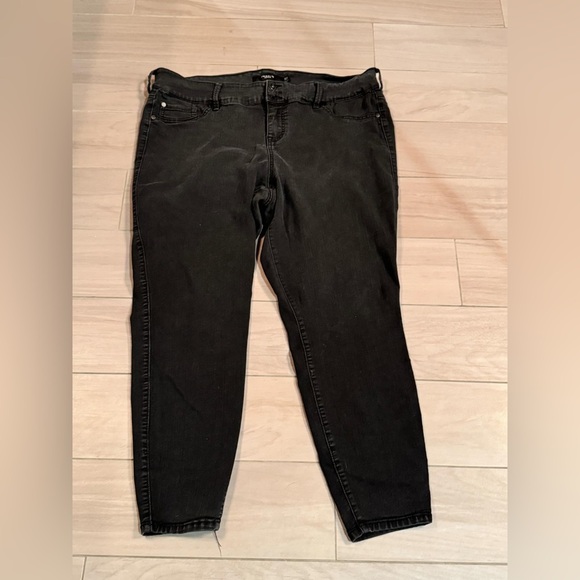 TORRID  Black Jeans size 22 inseam 20in - Picture 1 of 4